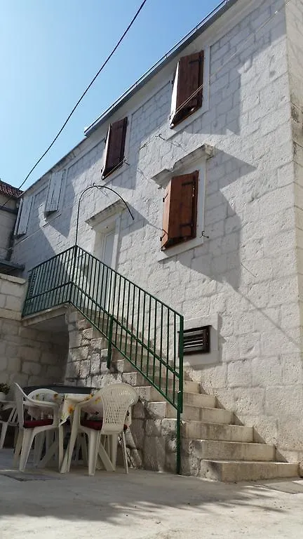 Apartment Petrovic 特罗吉尔